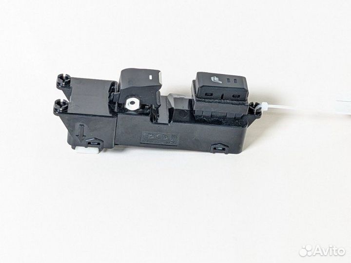 Кнопка стеклоподъемника задняя правая Hyundai