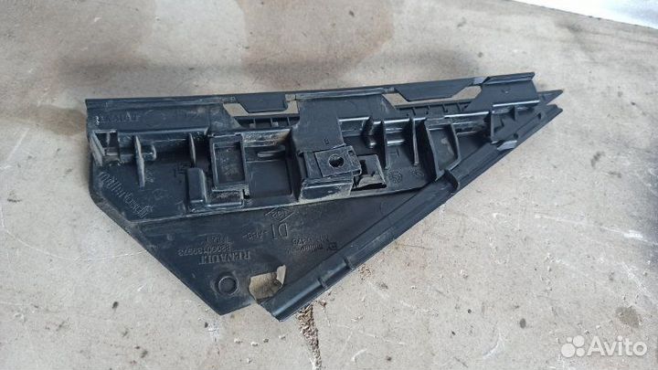 Накладка двери задняя правая Renault Scenic 1.5