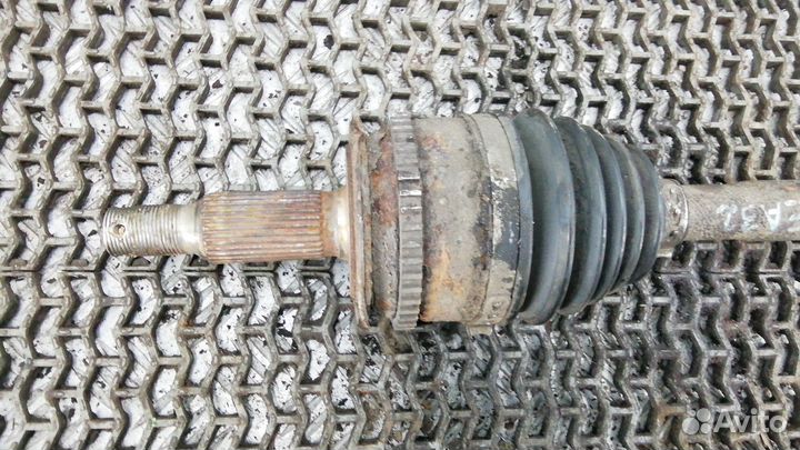 Полуось передняя правая (приводной вал, шрус)