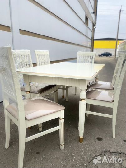 Стол и стулья