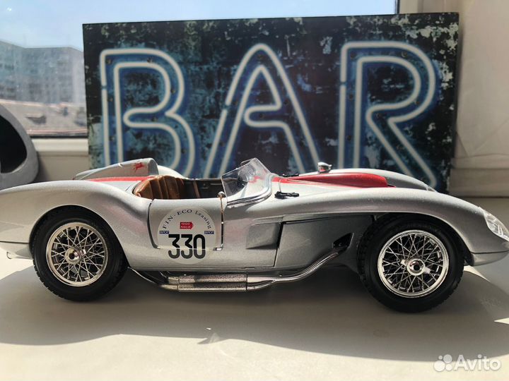 Модель автомобиля Ferrari testa rossa 1:18