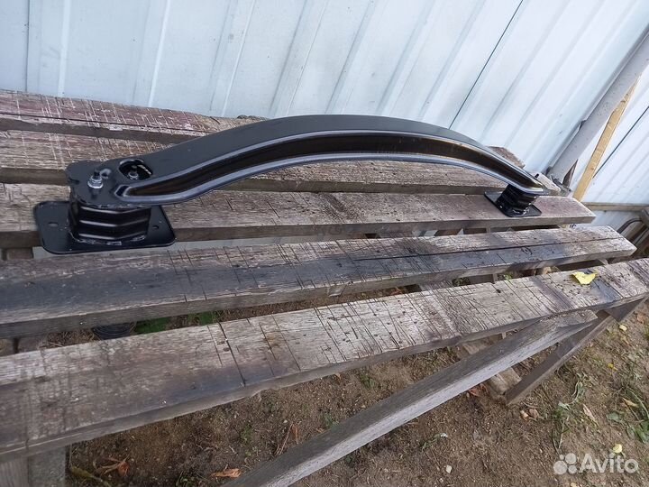 Задний усилитель бампера на ладу весту