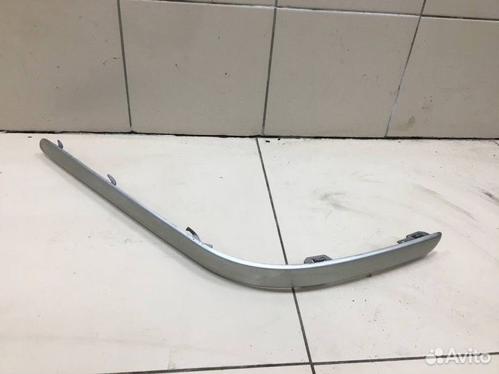 Молдинг заднего бампера правый Toyota Avensis