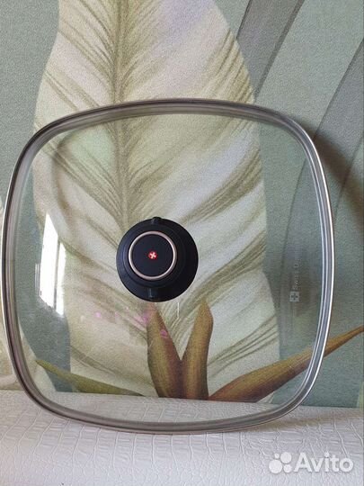 Крышка Swiss Diamond 28 на 28