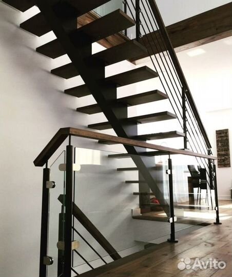 Сварной Каркас Лестницы на Монокосоуре на Второй Э