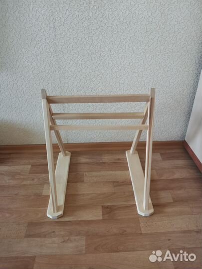 Вешалка для собачьих принадлежностей (стойка)