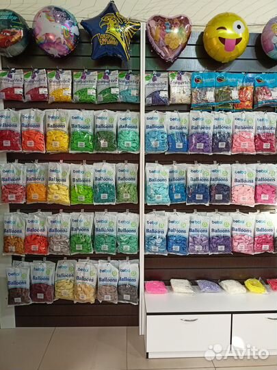 Воздушные шары. канцтовары. антикафе