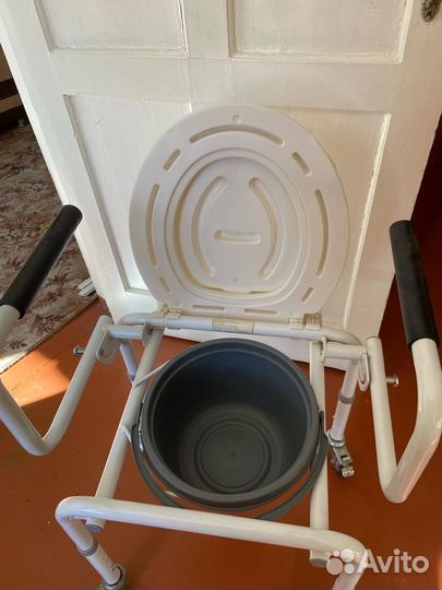 Санитарной кресло-туалет