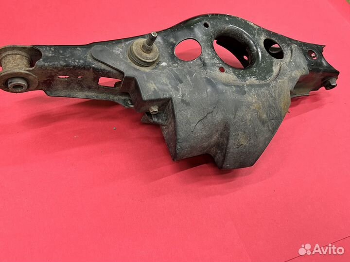 Поперечный рычаг правый задний lexus NX