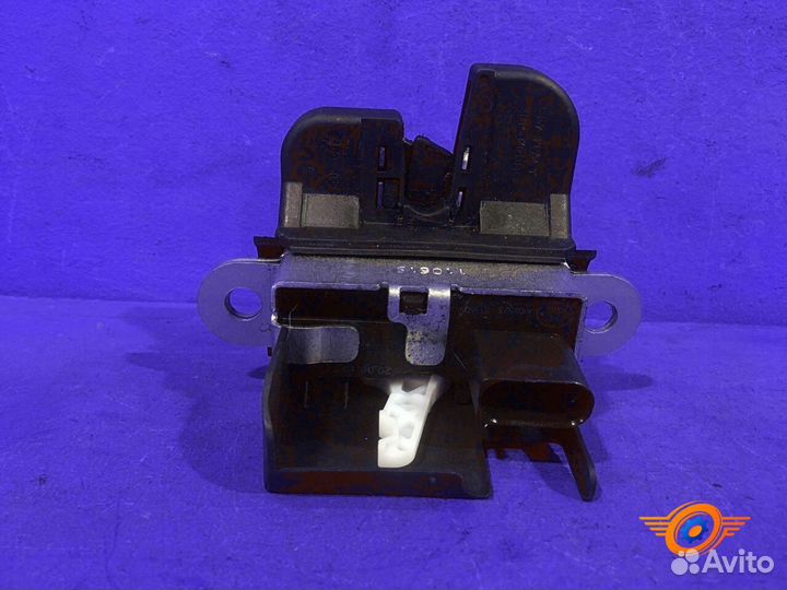 Замок двери багажника задний Skoda Yeti хетчбэк