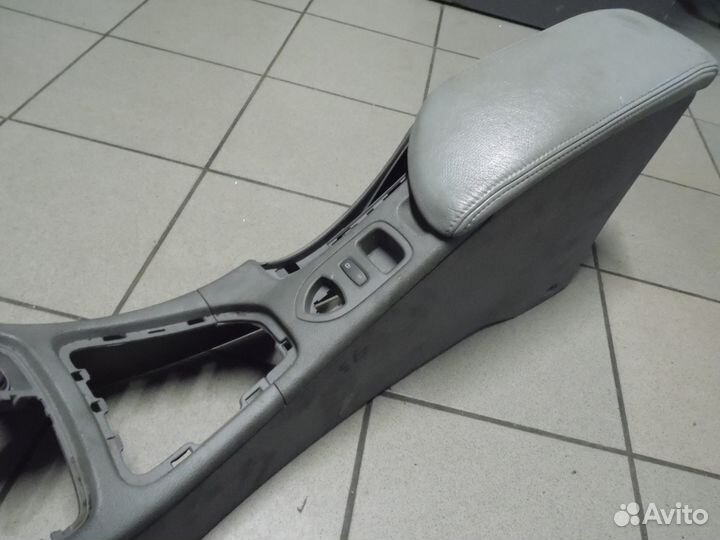 Подлокотник Рено Лагуна 2