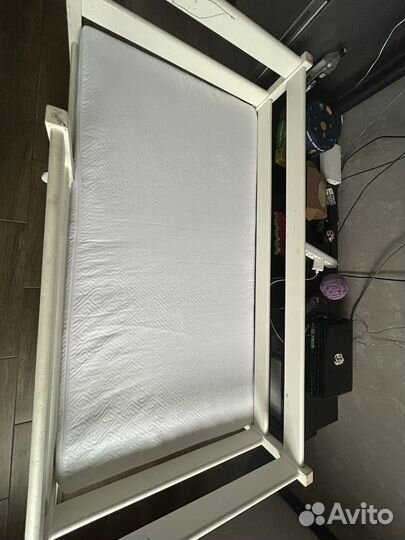 Детская кровать бу с матрасом