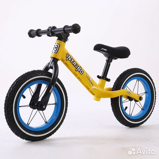 Беговел легкий на надувных колесах Intrino Snippo