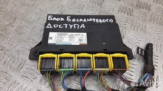 Блок управления бесключевым доступом volvo V70 3