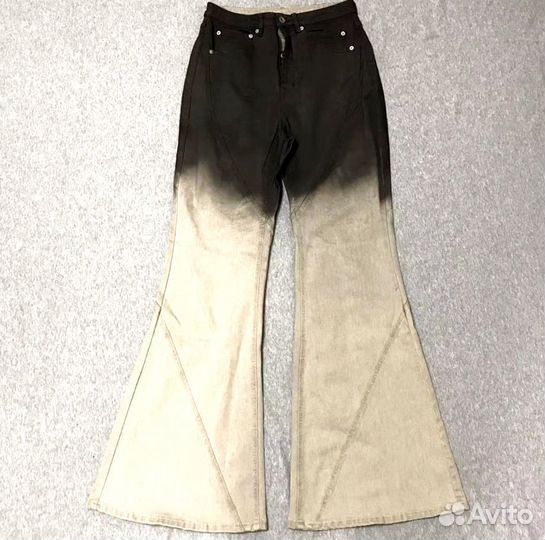 Джинсы клеш Rick Owens на руках