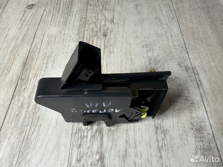 Замок двери передний левый Renault Logan 2