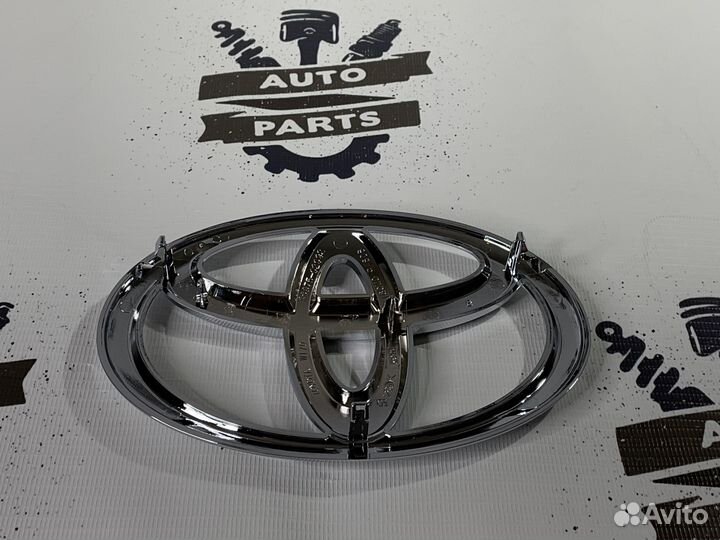 Эмблема решётки радиатора Land Cruiser Prado 150