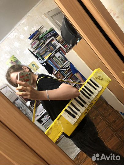 Синтезатор из картона в стиле вокалоид