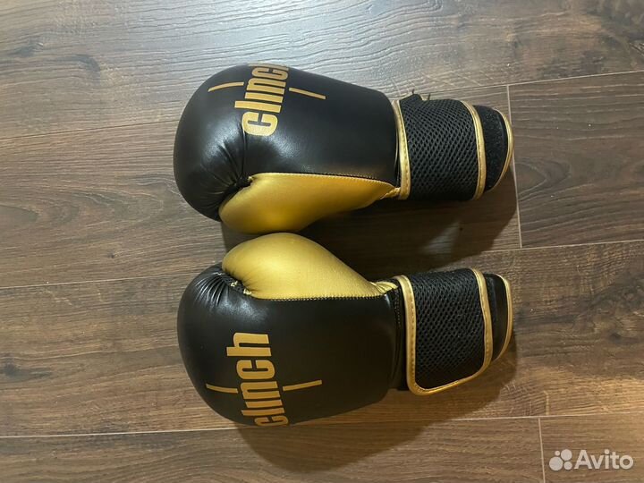 Боксерские перчатки Clinch Aero (10 унций)