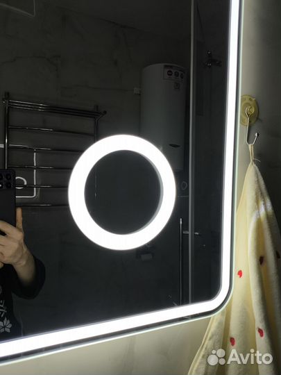 Зеркало настенное в ванную комнату,почти новое