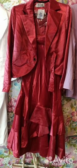 Костюмы женские