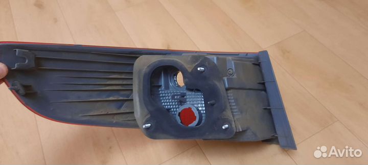 Задний внешний правый фонарь