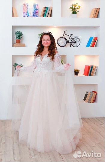 Свадебное платье со шлейфом 44 46