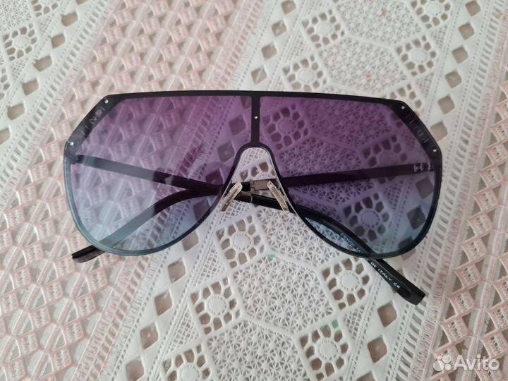 Солнцезащитные очки fendi