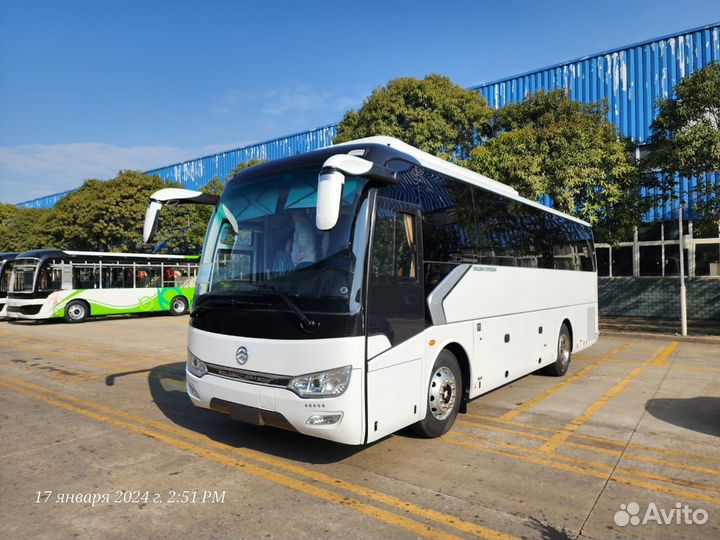 Туристический автобус Golden Dragon XML6952, 2024
