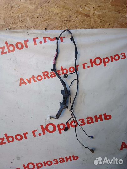 Коса двери левая Mitsubishi Lancer Cedia