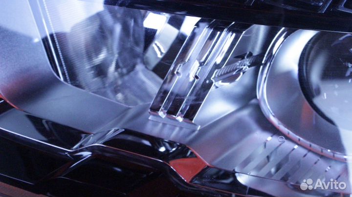 Фара левая SsangYong Tivoli 8310135200