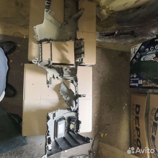 Нижняя часть торпедо toyota avensis