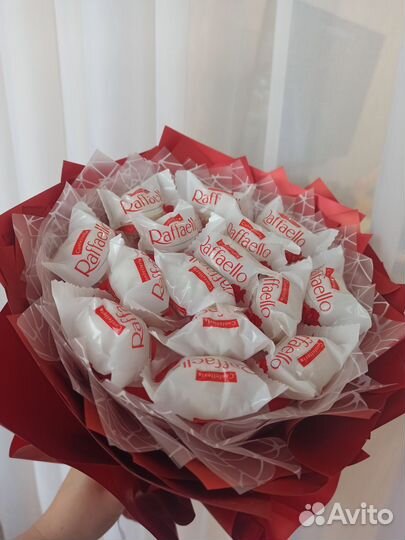 Букет из конфет Raffaello маме