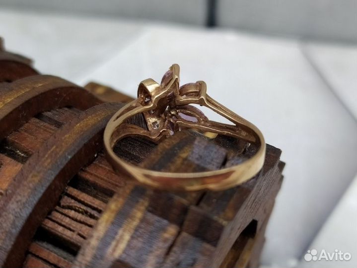 Золотое кольцо 585 пробы, массой 2,38 грамма(Р18)