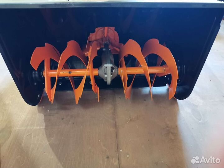 Снегоуборщик бензиновый