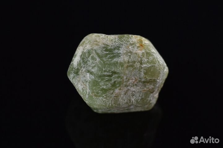 Кристалл. Андрадит (демантоид). Лот №944