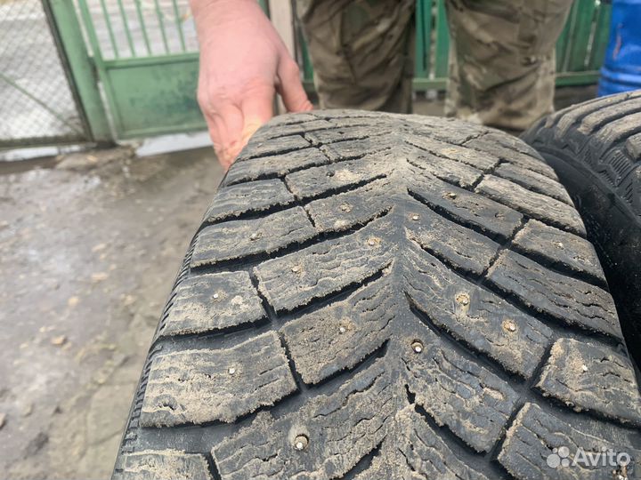 Michelin X-Ice North 4 215/60 R17