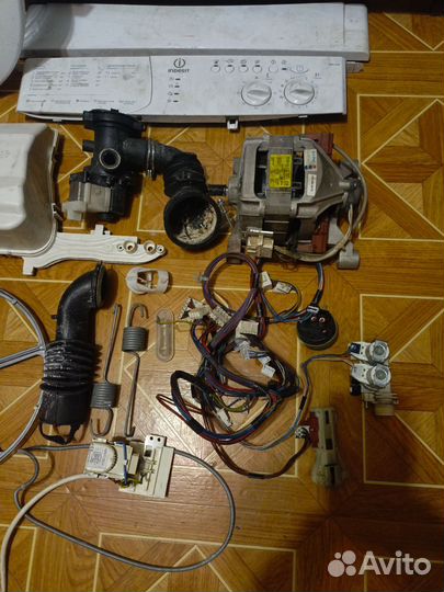 Стиральная машина indesit wisl 102,запчасти