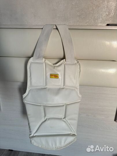 Защитный жилет для единоборств