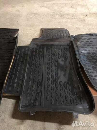 Автомобильные коврики резиновые