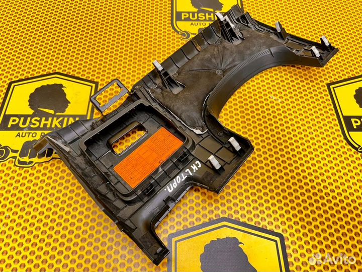 Пластина коленная Kia Stinger CK G4KL 2018