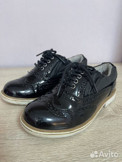 Школьные туфли