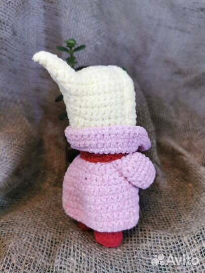 Игрушка Куколка вязанная в шубке с шарфом и шапке