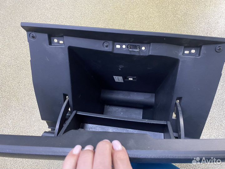 Бардачок Nissan Tiida C11