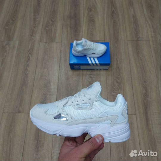 Кроссовки Adidas белые