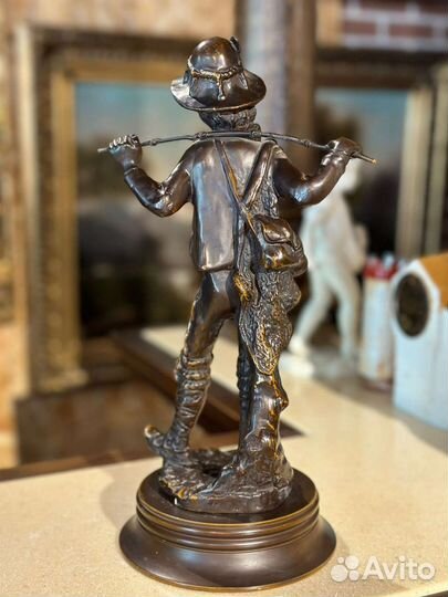 Бронзовая статуэтка