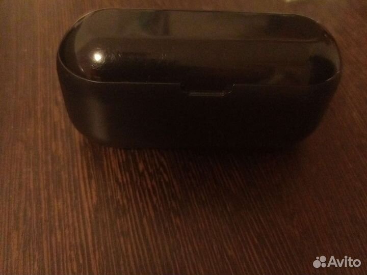 Беспроводные наушники,коробки от наушников нет