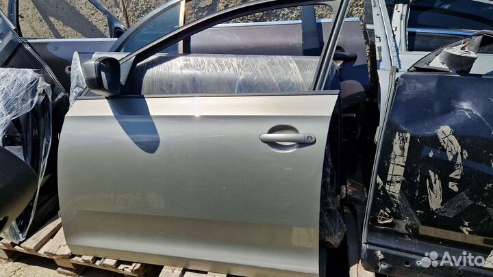 Дверь skoda rapid