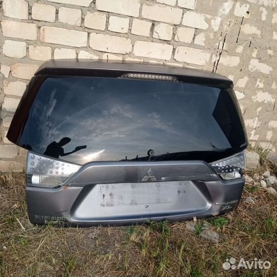 Задняя дверь на mitsubishi