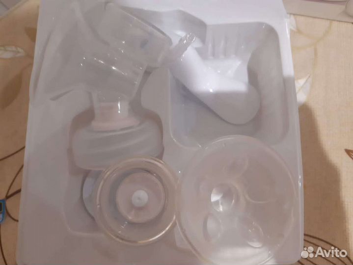 Продается ручной молокоотсос avent